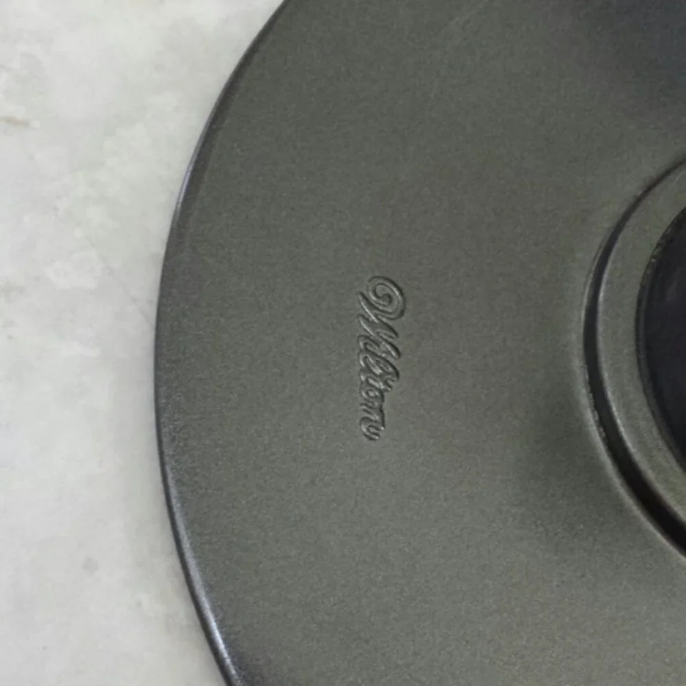 NWOT Wilton 2 piece nonstick Bundt pan